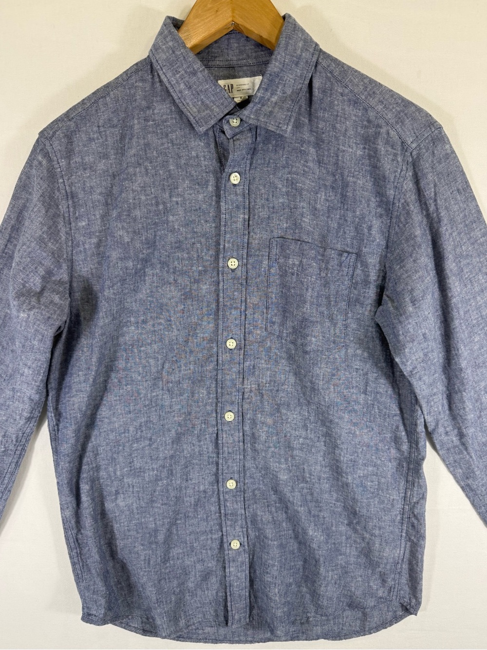 GAP Men's Light Blue Chambray Button-Down Shirt